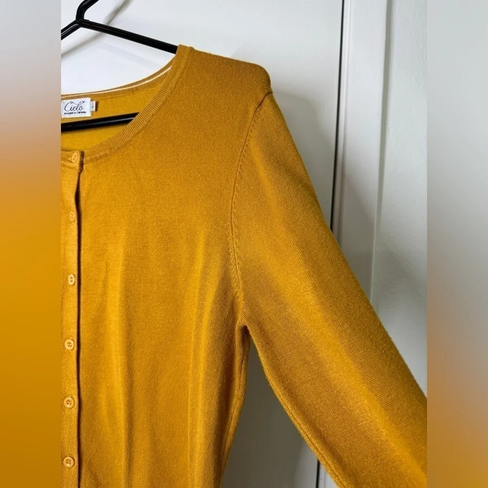 Cielo Mustard Yellow Button Front Long Sleeve Cardigan Sweater Size Large